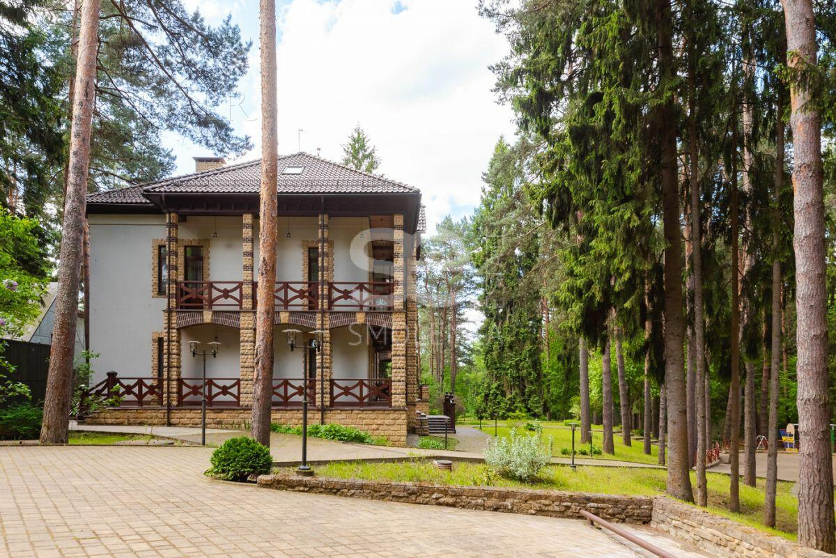 3-этажный коттедж 980 м² с отделкой