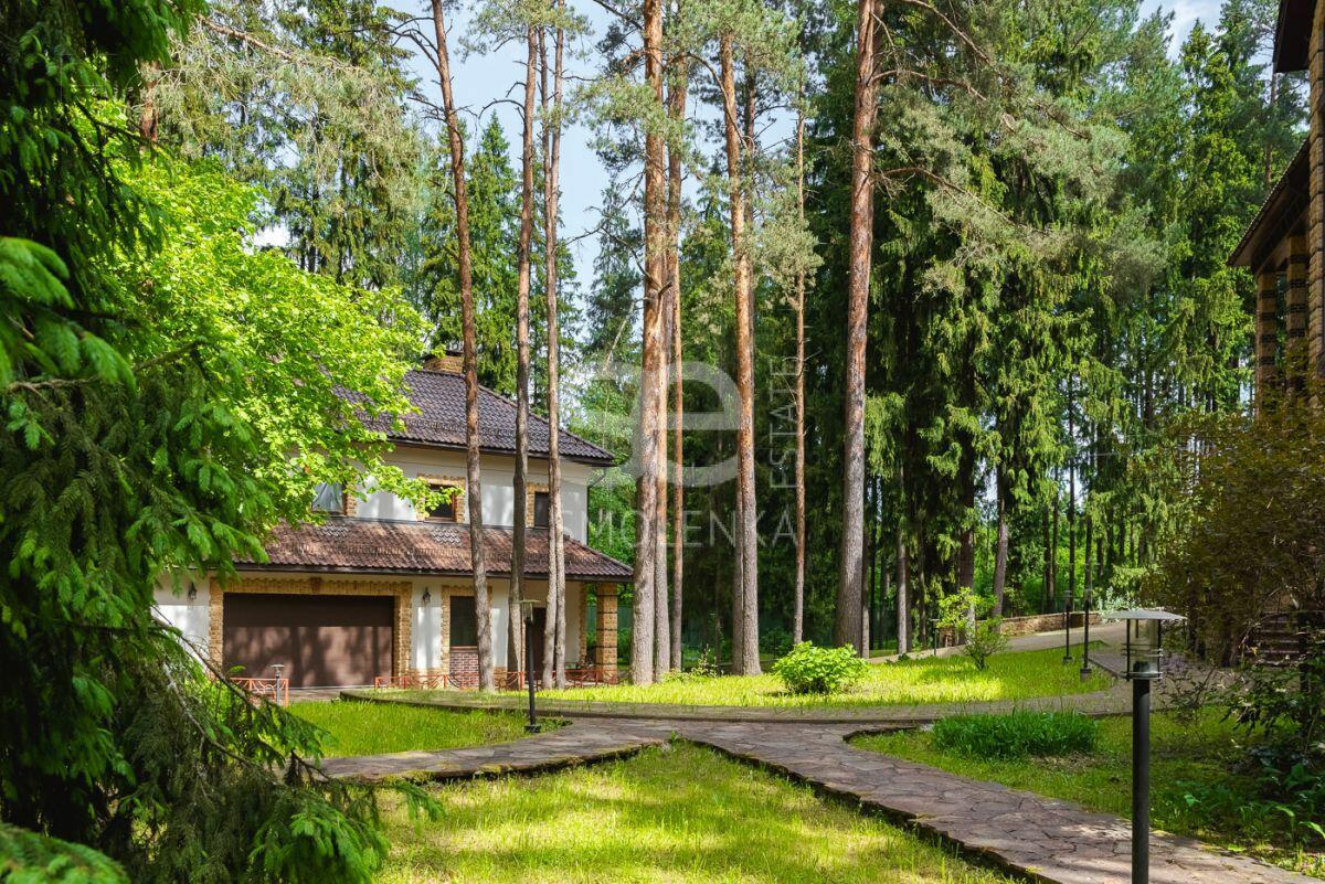 3-этажный коттедж 980 м² с отделкой