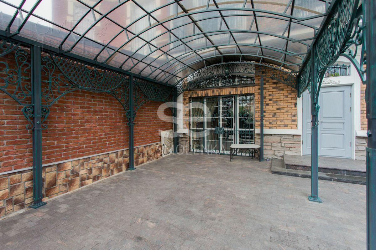 2-этажный таунхаус 345 м² с отделкой