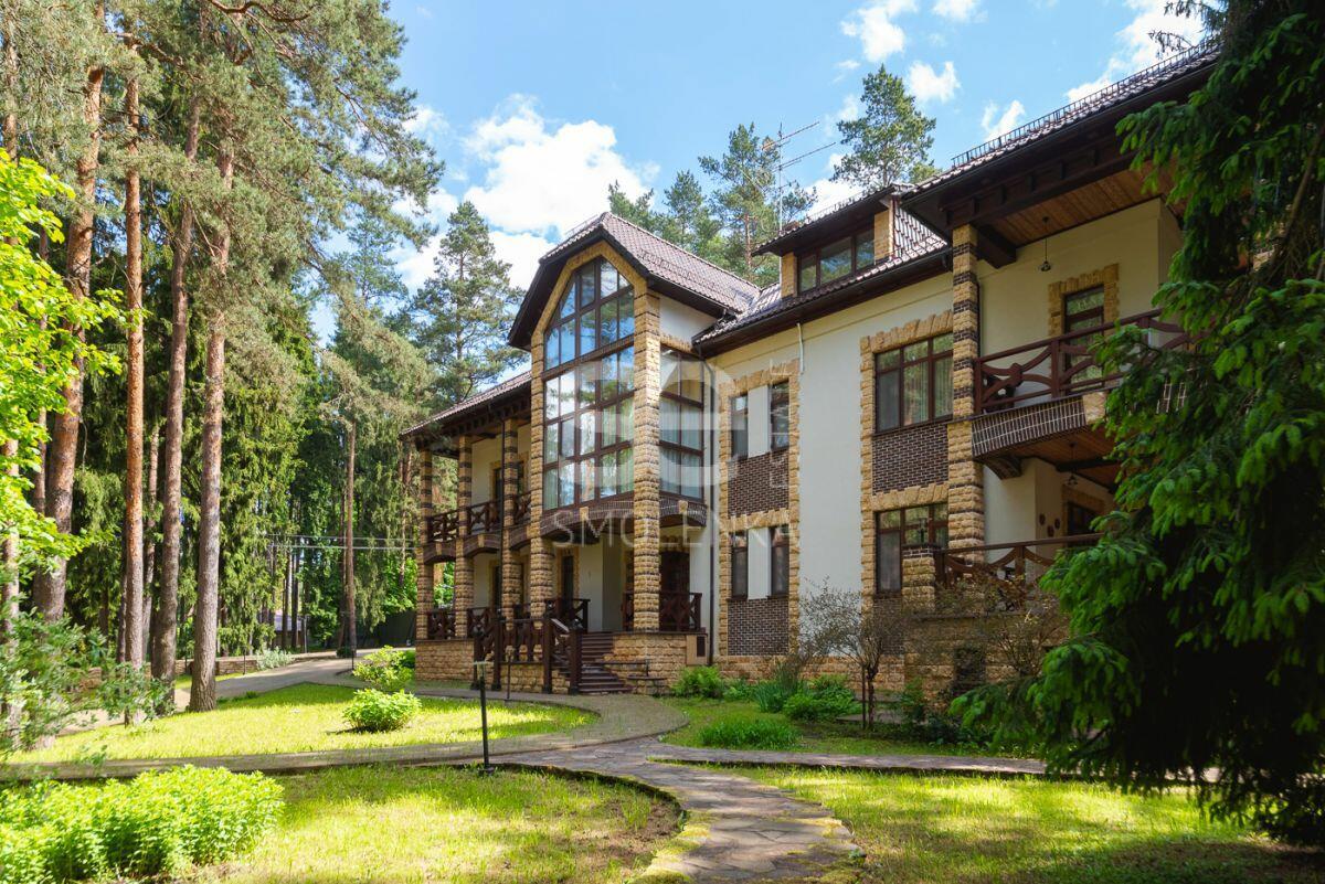 3-этажный коттедж 980 м² с отделкой