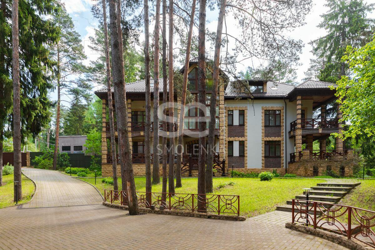 3-этажный коттедж 980 м² с отделкой