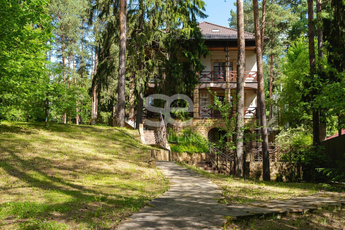 3-этажный коттедж 980 м² с отделкой