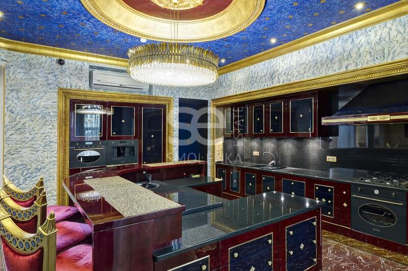 3-этажный коттедж 1 100 м² с отделкой