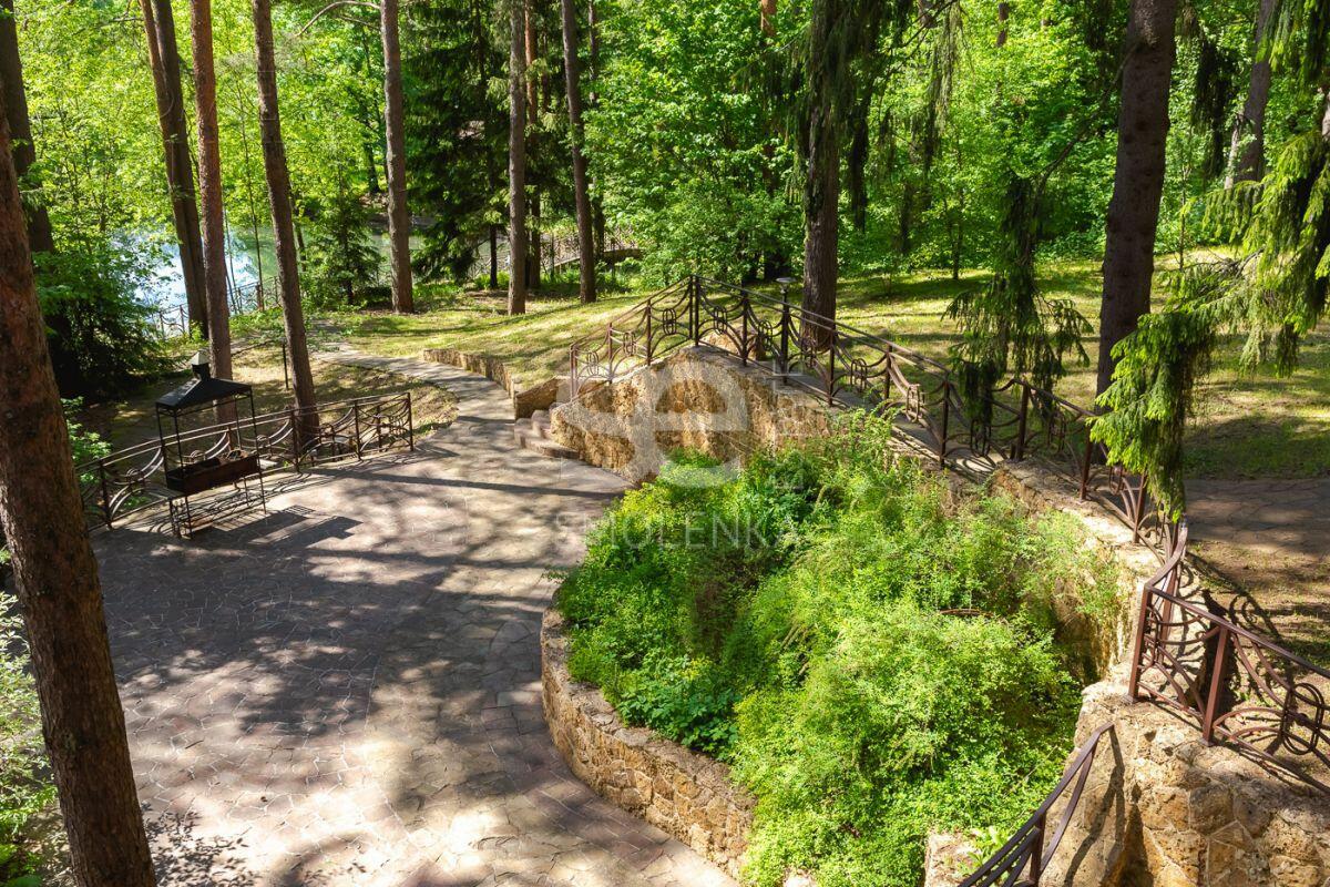 3-этажный коттедж 980 м² с отделкой