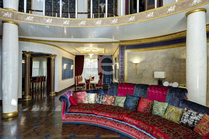 3-этажный коттедж 1 100 м² с отделкой