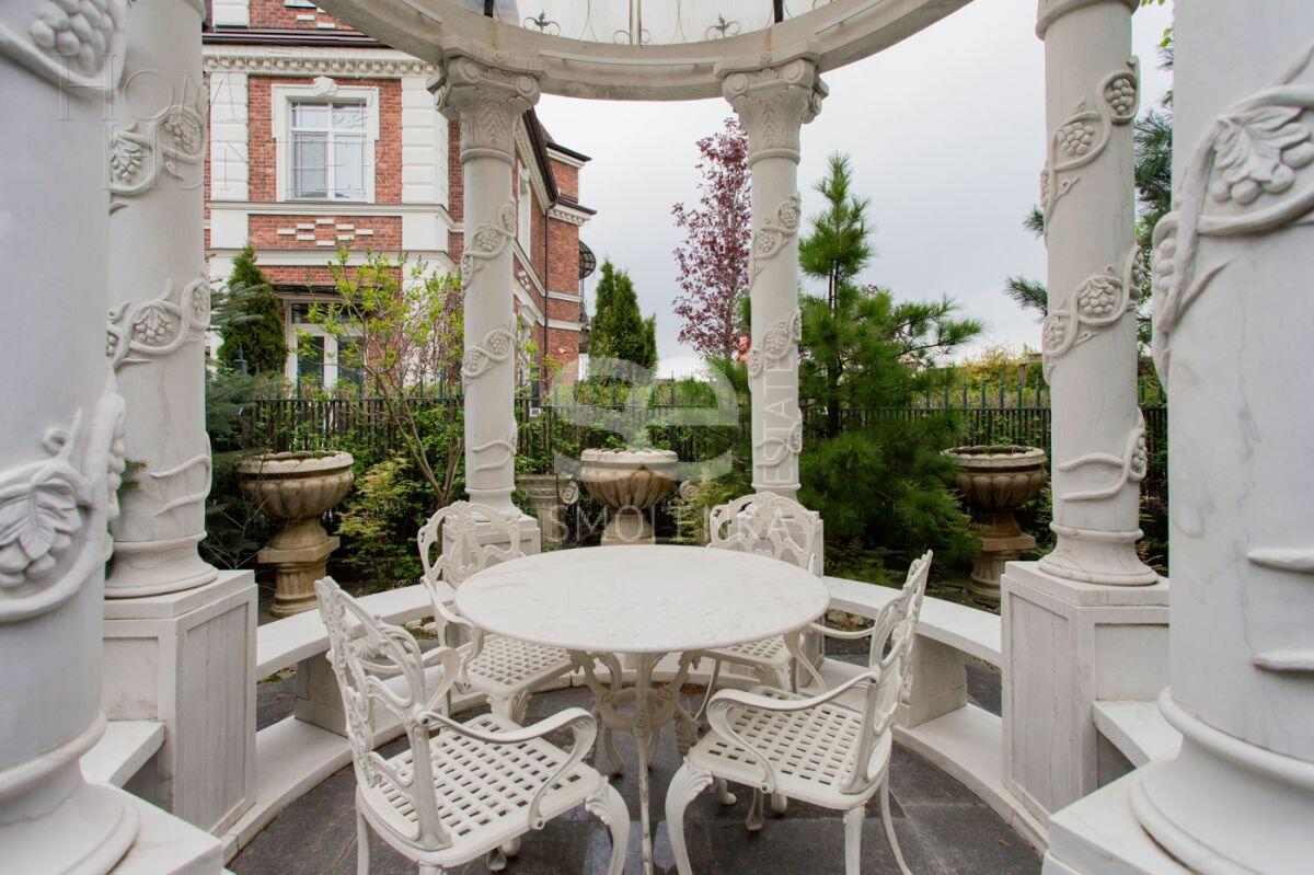 2-этажный таунхаус 345 м² с отделкой