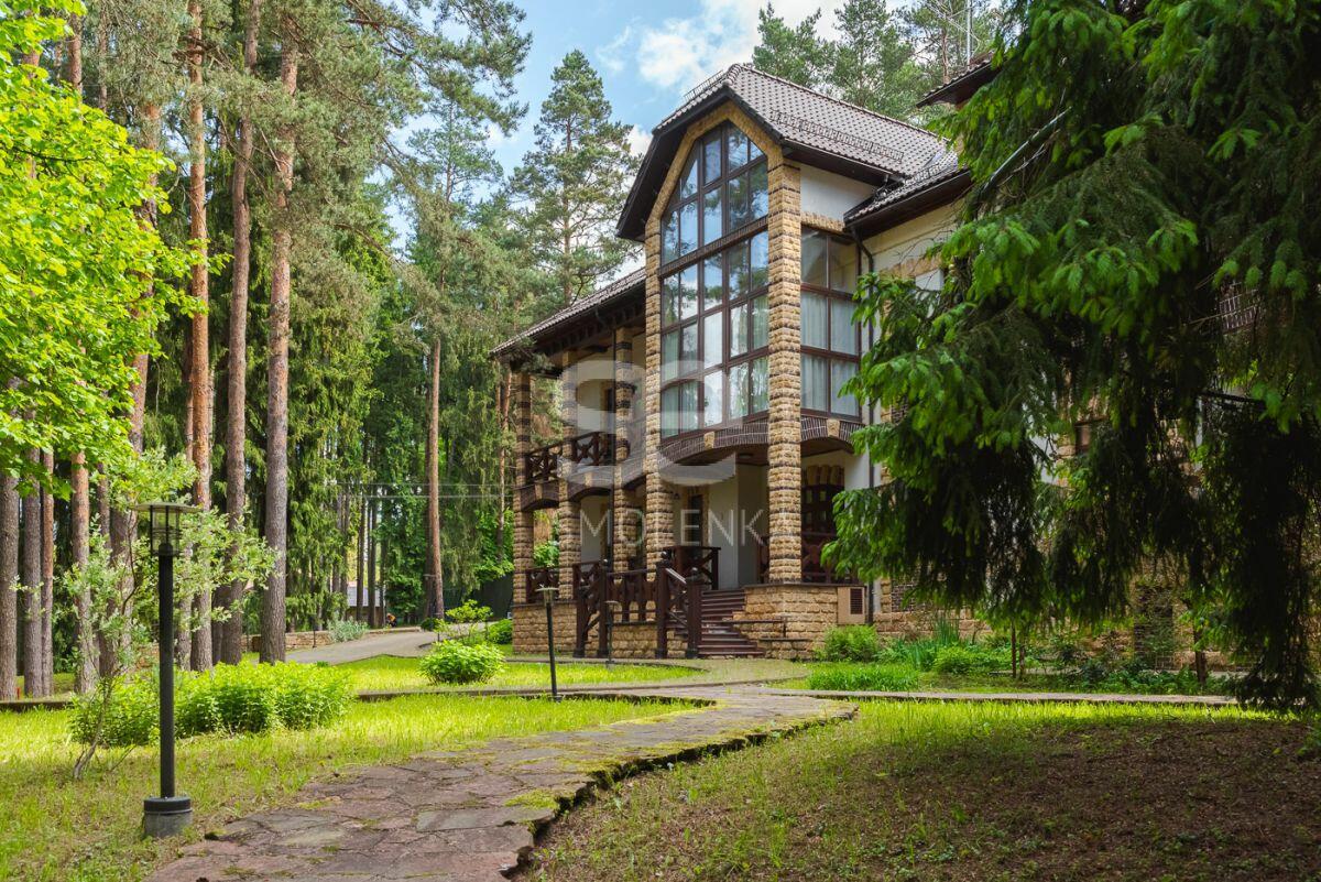 3-этажный коттедж 980 м² с отделкой