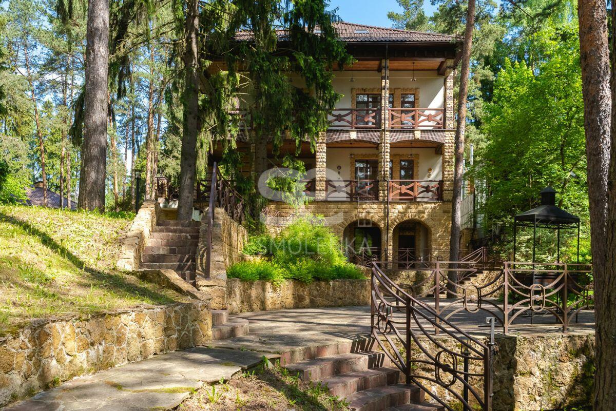 3-этажный коттедж 980 м² с отделкой