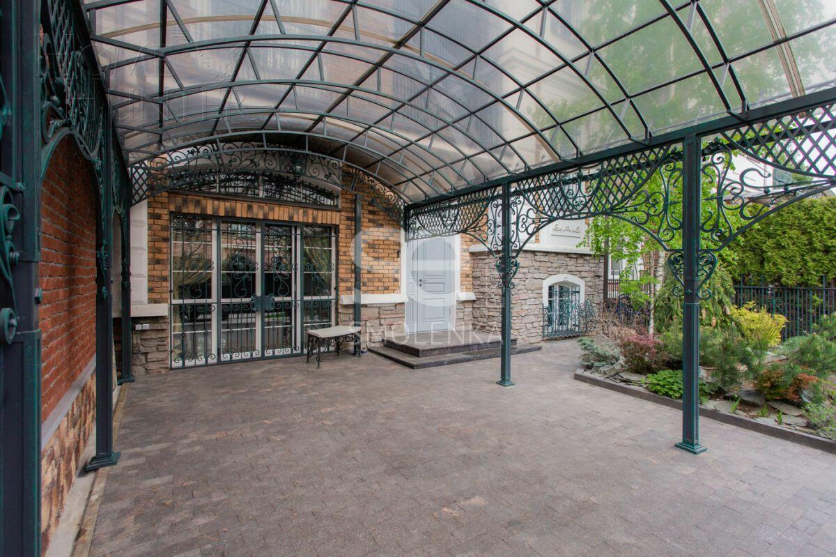 2-этажный таунхаус 345 м² с отделкой