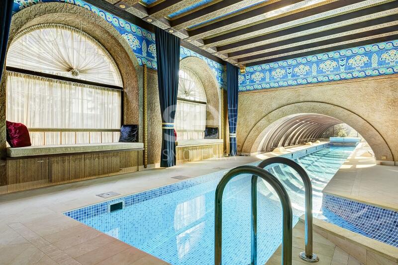 3-этажный коттедж 1 100 м² с отделкой