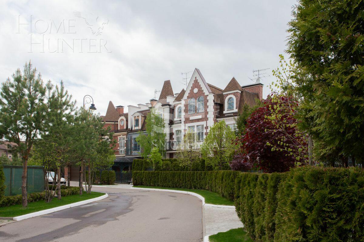 2-этажный таунхаус 345 м² с отделкой