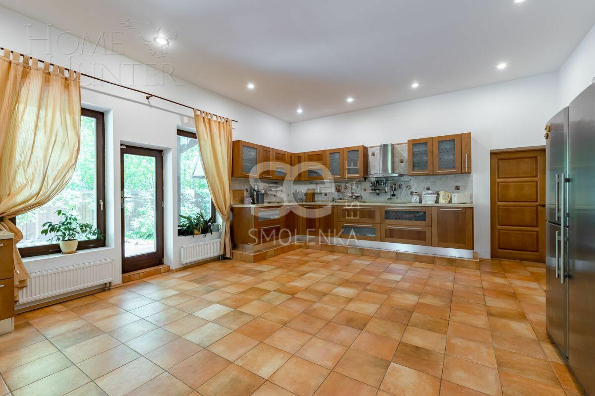 2-этажный коттедж 400 м² с отделкой