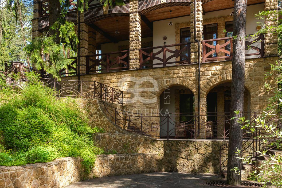 3-этажный коттедж 980 м² с отделкой