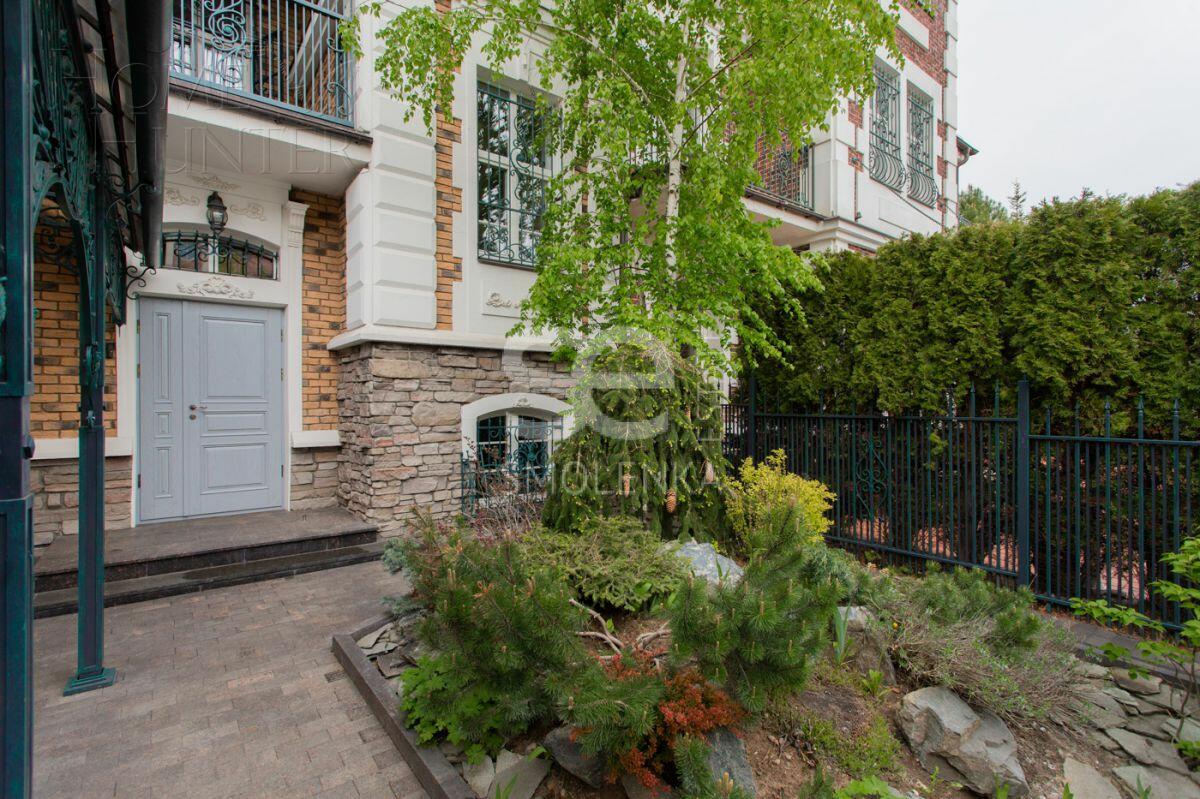 2-этажный таунхаус 345 м² с отделкой