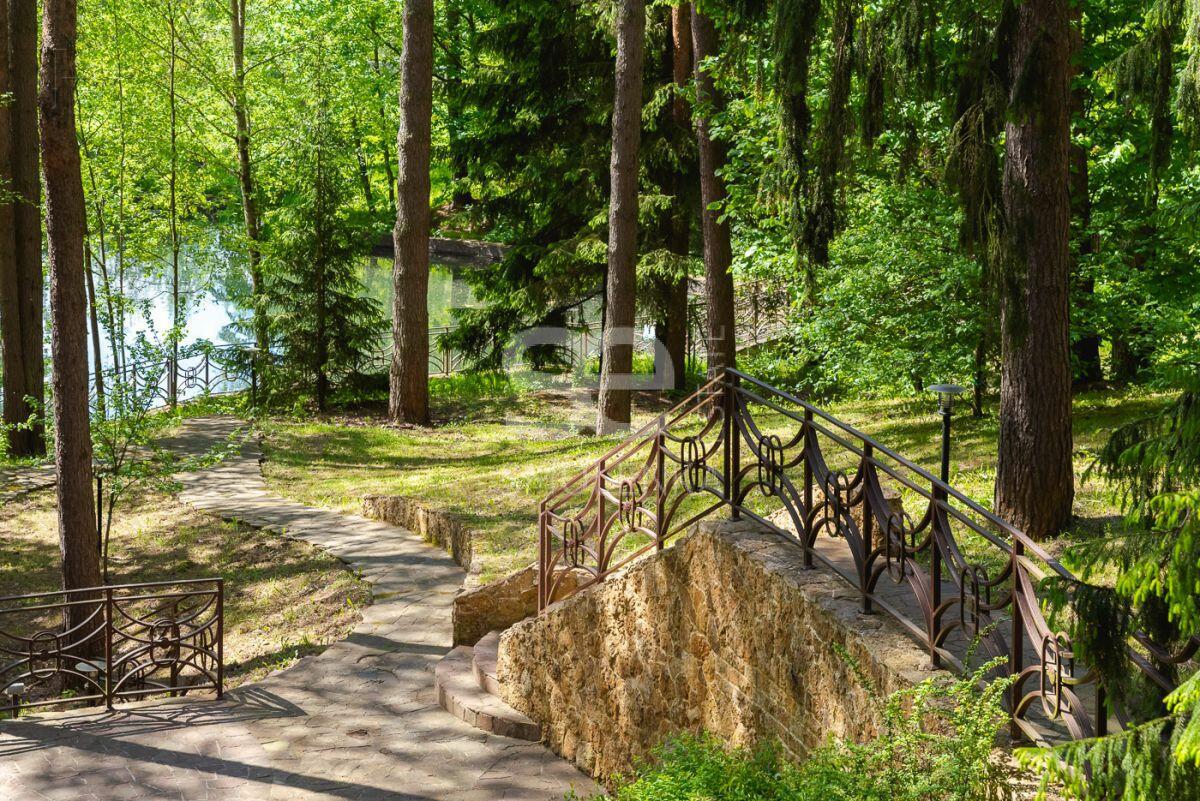 3-этажный коттедж 980 м² с отделкой