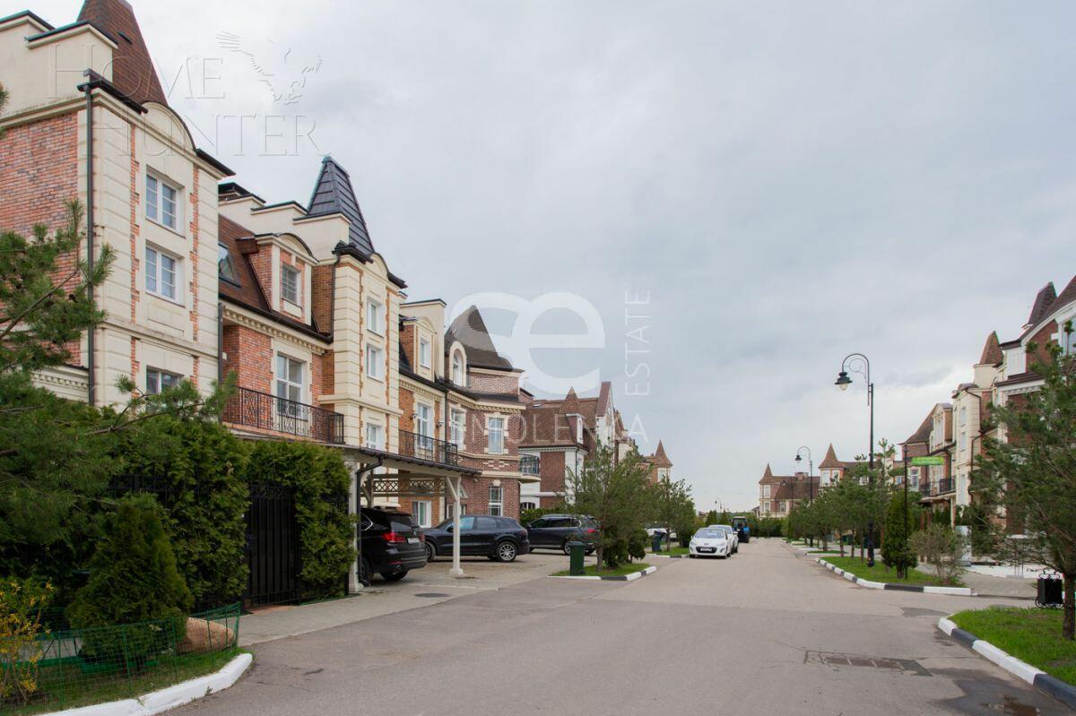 2-этажный таунхаус 345 м² с отделкой