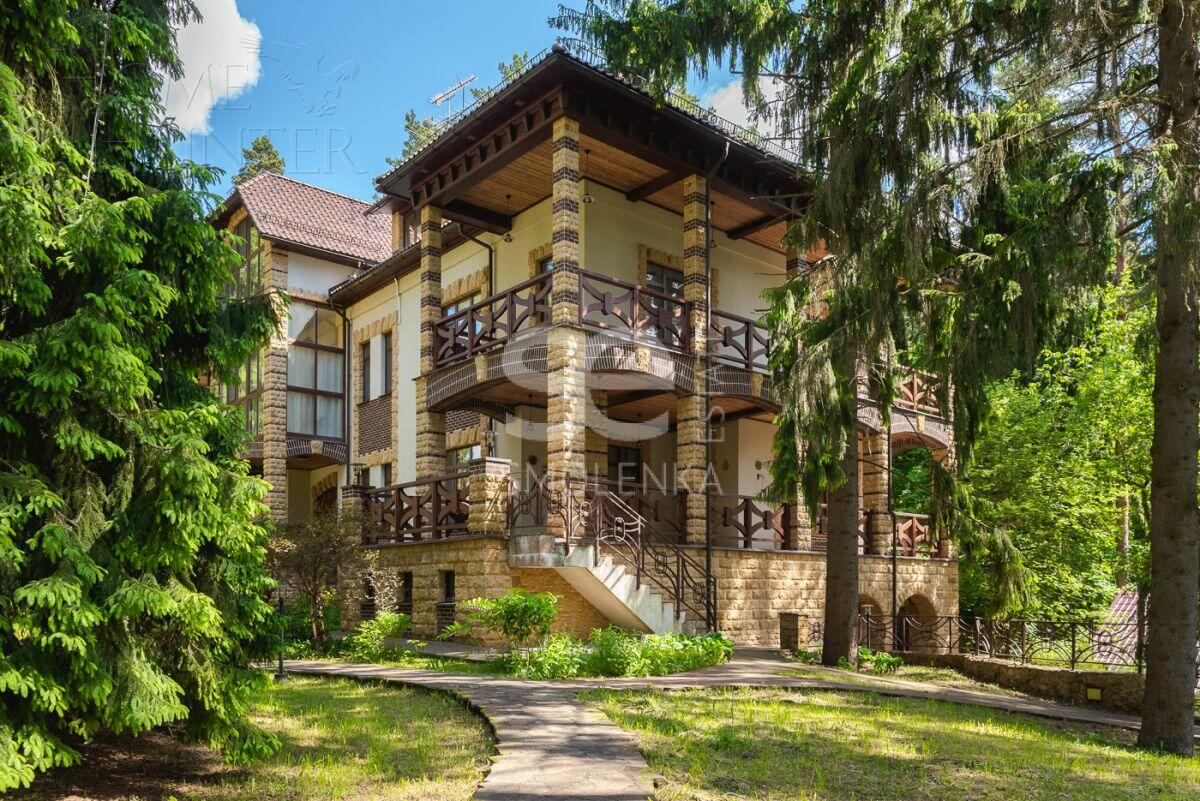 3-этажный коттедж 980 м² с отделкой