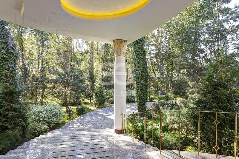 3-этажный коттедж 1 100 м² с отделкой