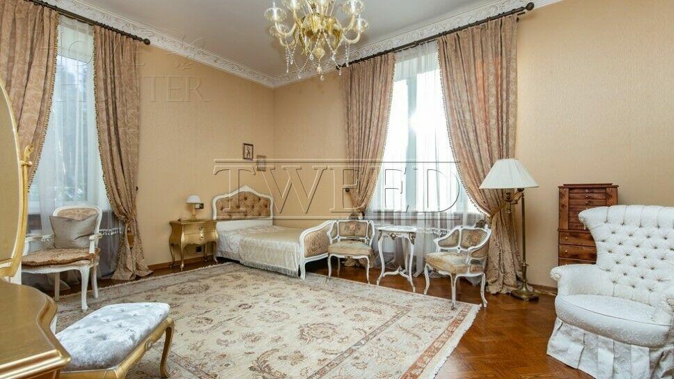 2-этажный коттедж 1 100 м² с отделкой