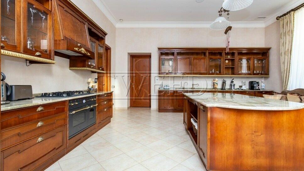 2-этажный коттедж 1 100 м² с отделкой