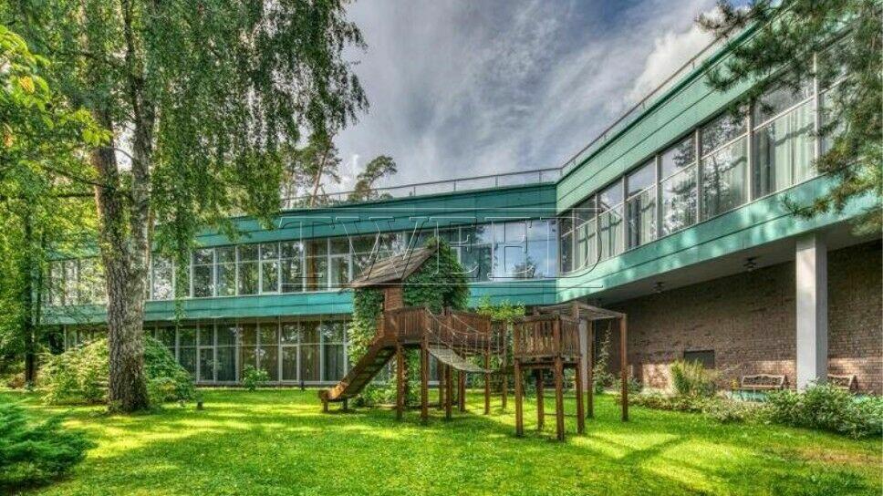 2-этажный коттедж 1 500 м² с отделкой