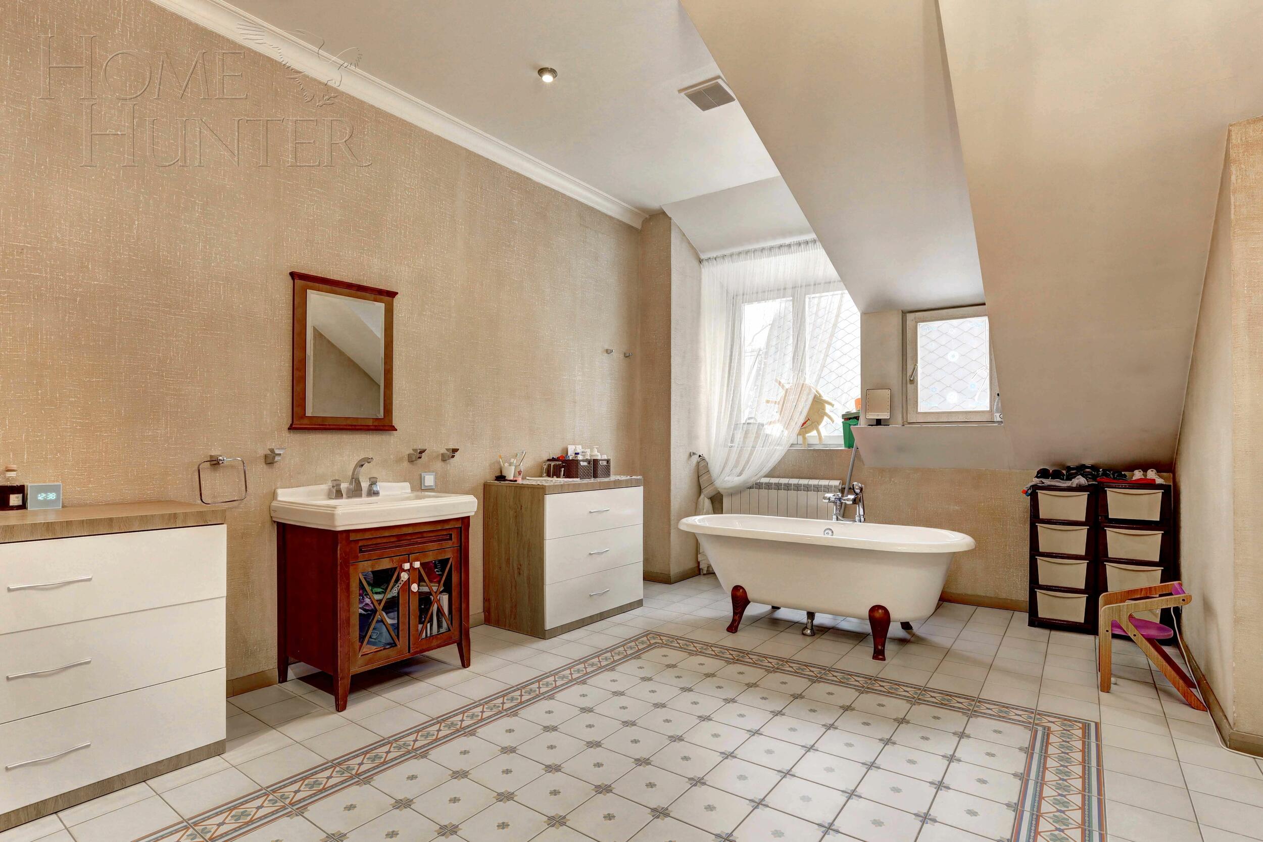 2-этажный коттедж 1 710 м² с отделкой