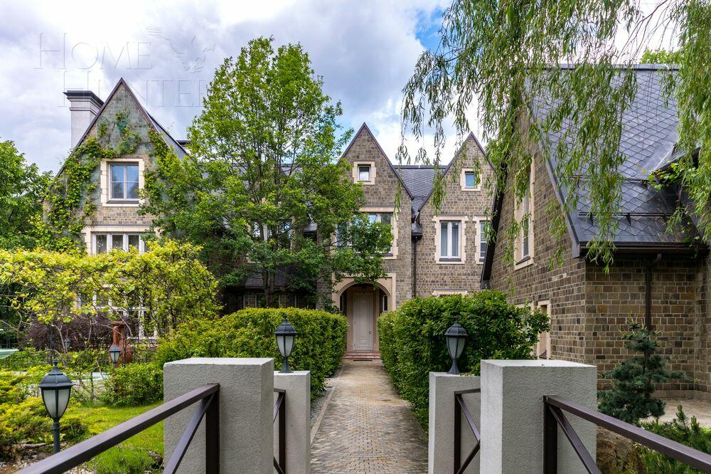 2-этажный коттедж 1 710 м² с отделкой