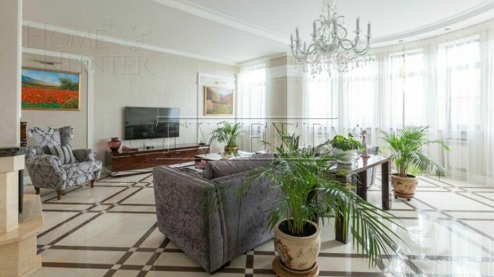 3-этажный коттедж 550 м² с отделкой