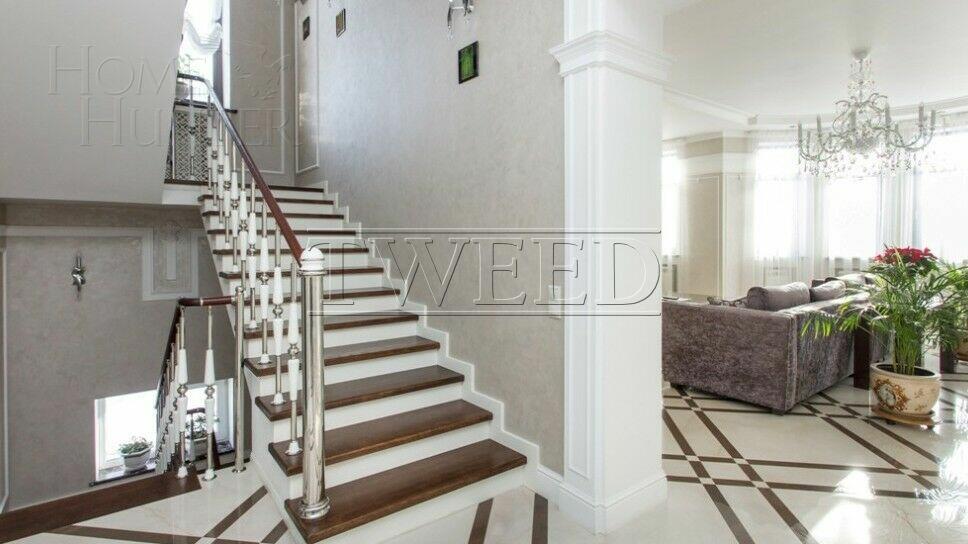 3-этажный коттедж 550 м² с отделкой