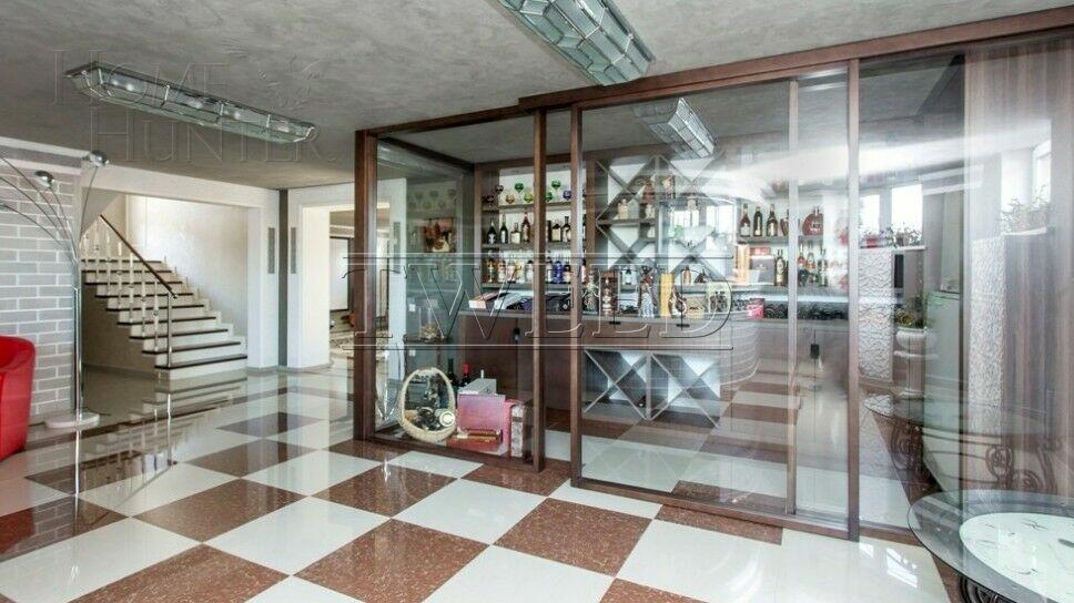 3-этажный коттедж 550 м² с отделкой