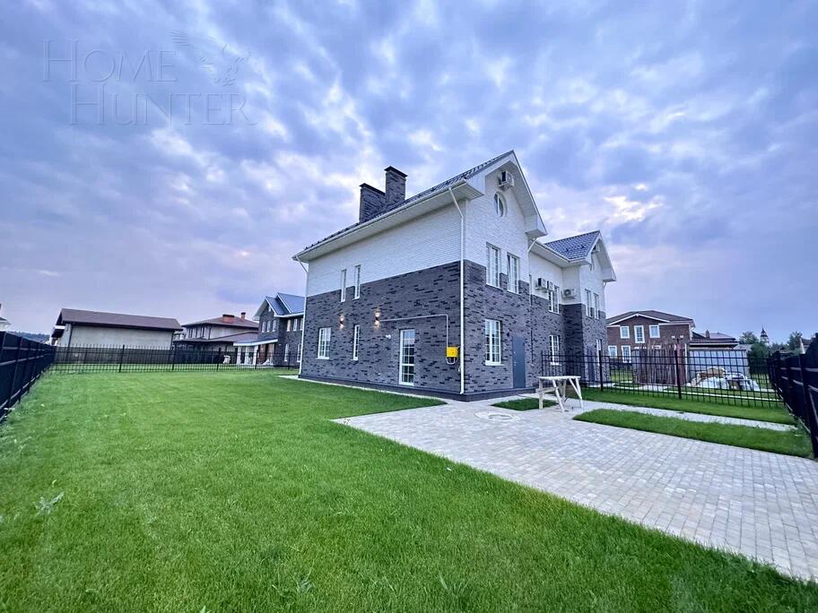 3-этажный коттедж 238 м² с отделкой