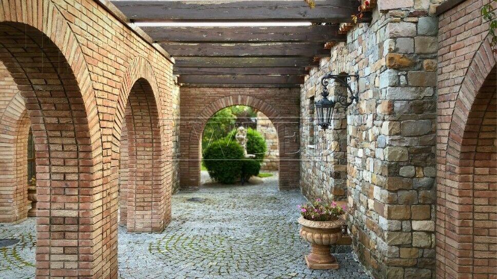 2-этажный коттедж 1 500 м² с отделкой