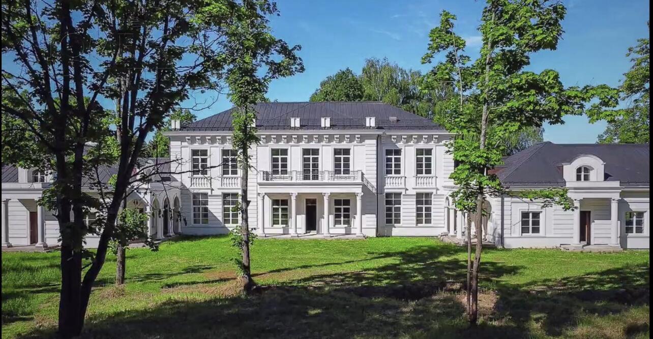 2-этажный коттедж 4 384 м² без отделки