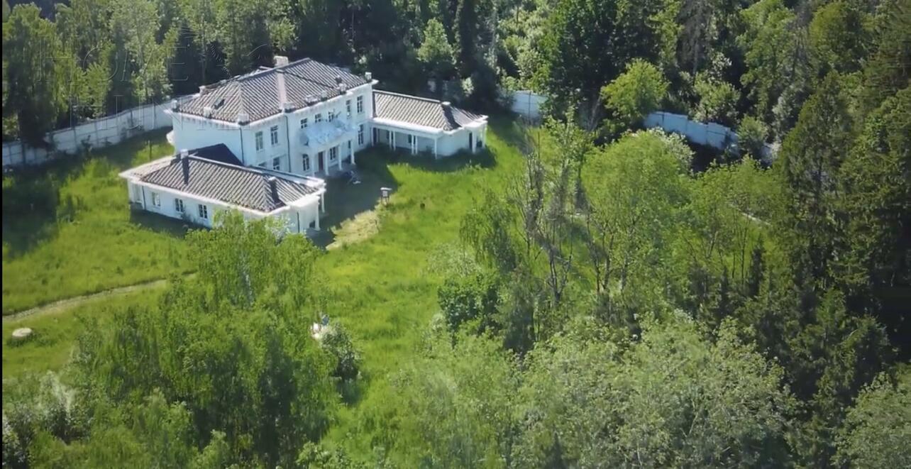 2-этажный коттедж 4 384 м² без отделки