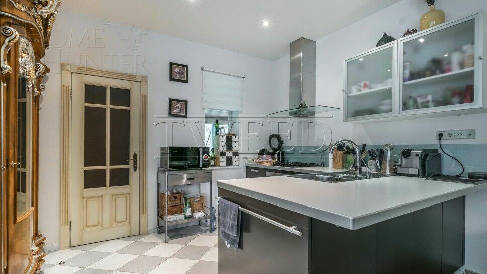 2-этажный коттедж 350 м² с отделкой