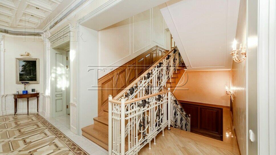 2-этажный коттедж 2 000 м² с отделкой