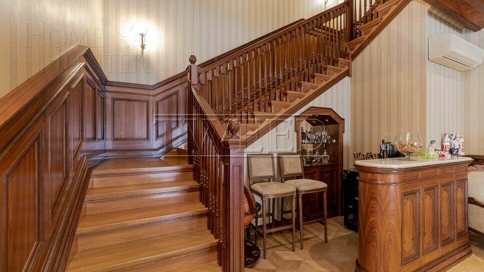 2-этажный коттедж 2 000 м² с отделкой