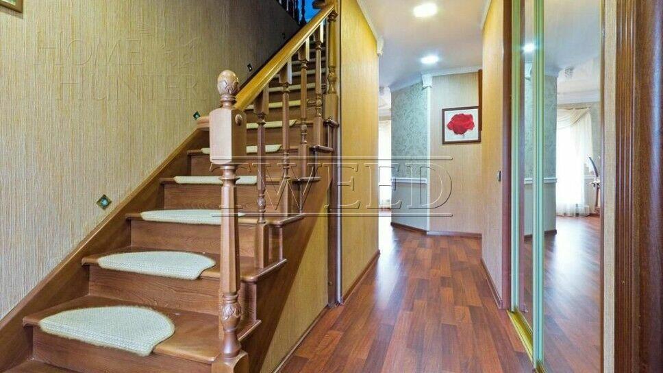 2-этажный коттедж 300 м² с отделкой