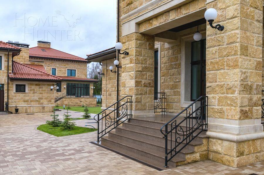 2-этажный коттедж 2 800 м² без отделки