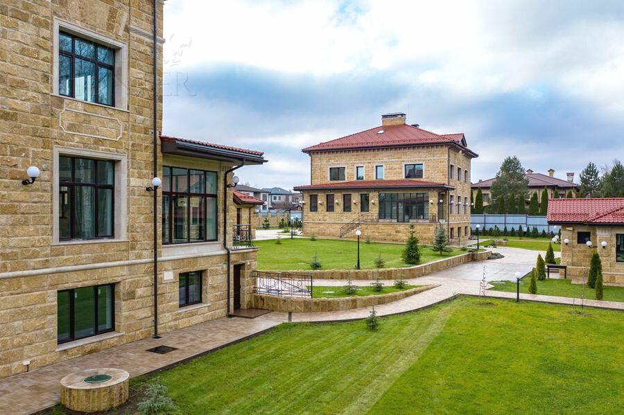 2-этажный коттедж 2 800 м² без отделки