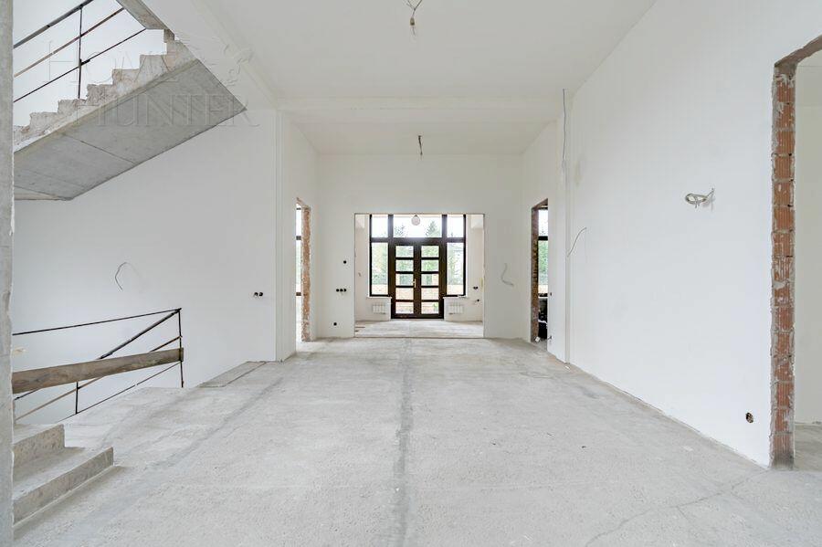 2-этажный коттедж 2 800 м² без отделки