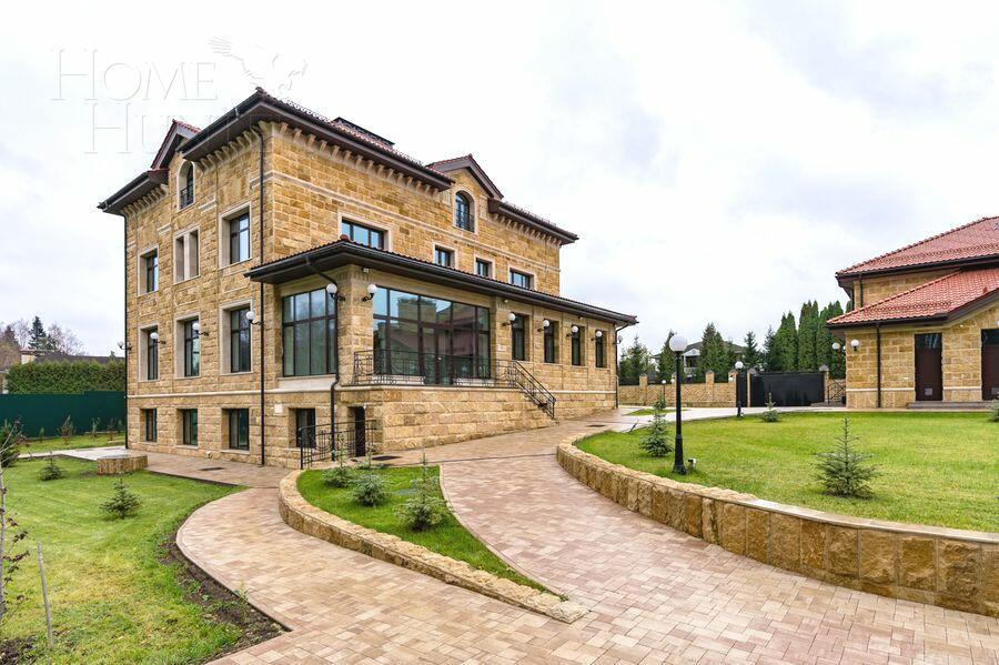 2-этажный коттедж 2 800 м² без отделки