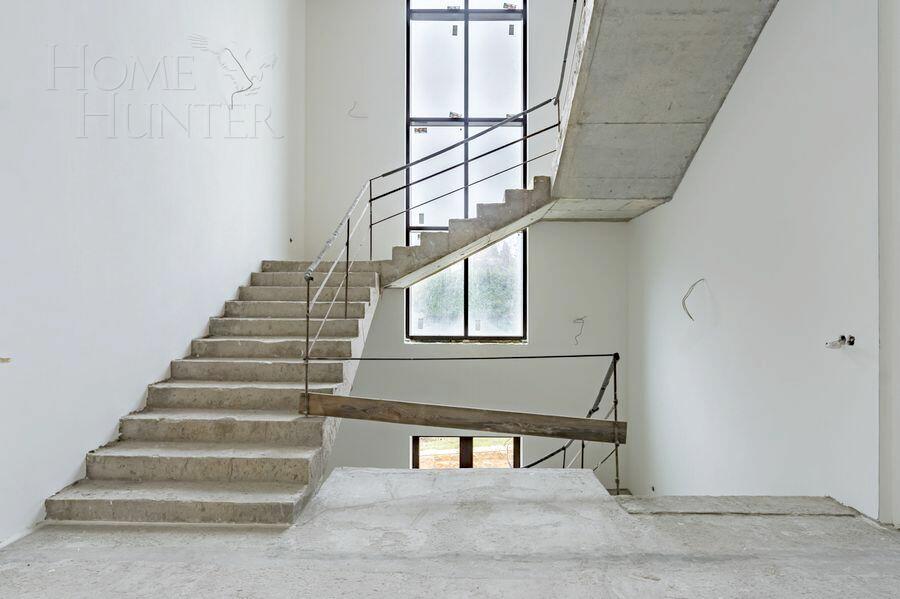 2-этажный коттедж 2 800 м² без отделки