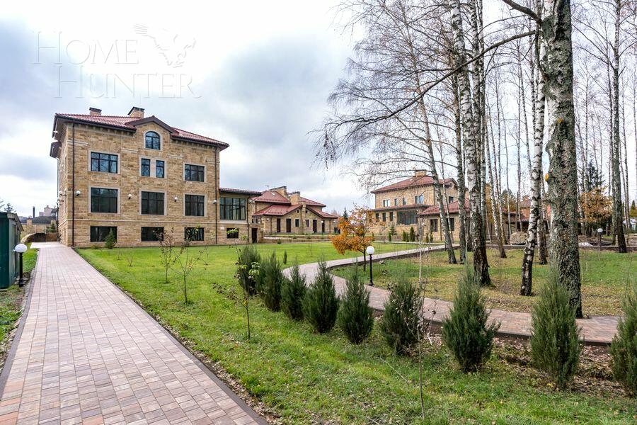 2-этажный коттедж 2 800 м² без отделки