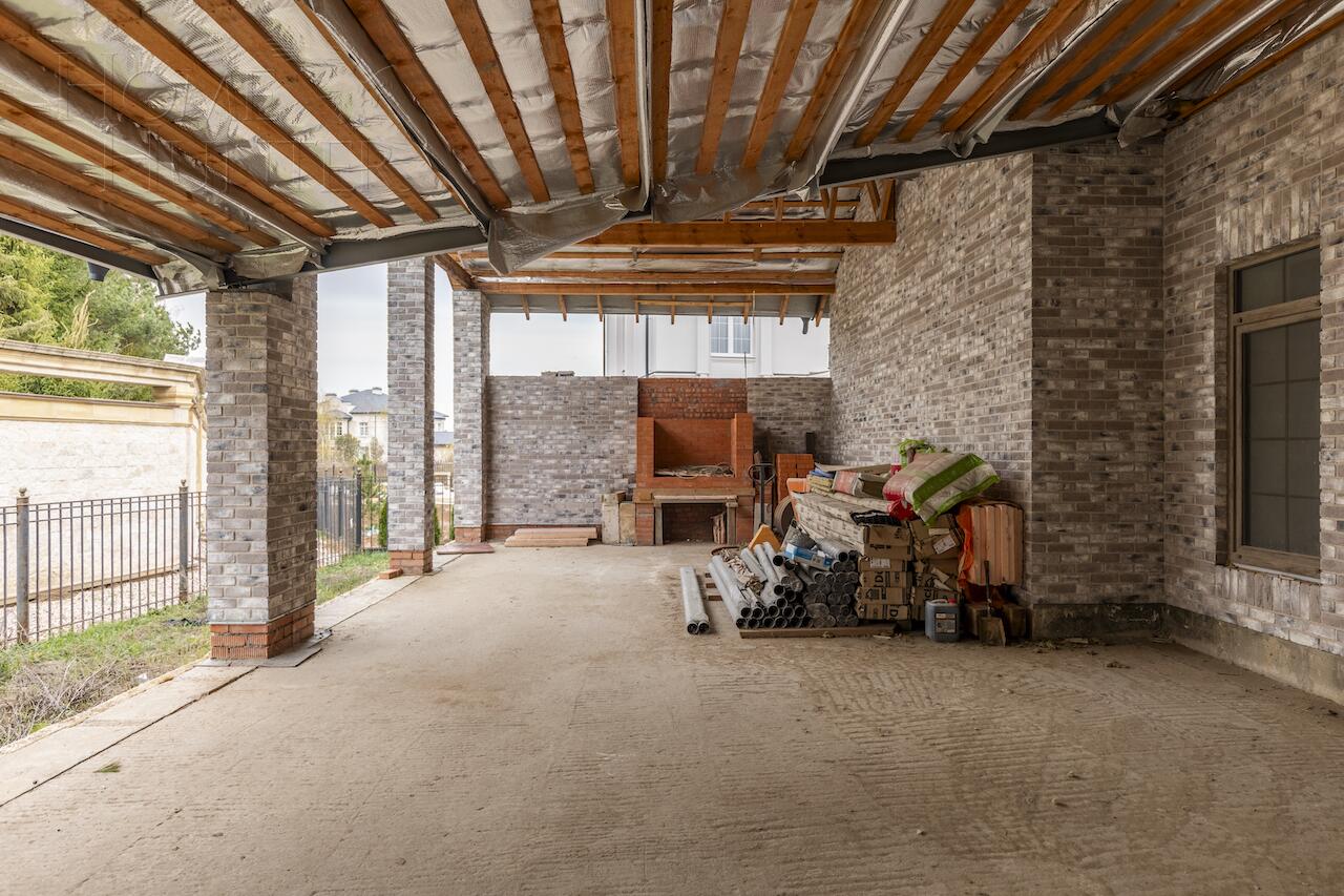 2-этажный коттедж 690 м² без отделки