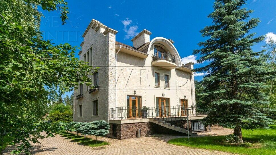 3-этажный коттедж 580 м² с отделкой