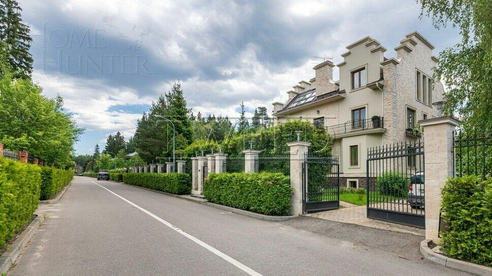 3-этажный коттедж 580 м² с отделкой