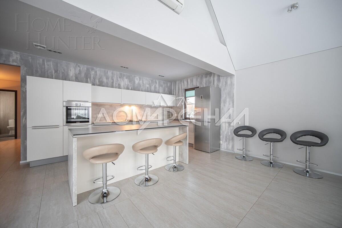 2-этажный коттедж 240 м² с отделкой