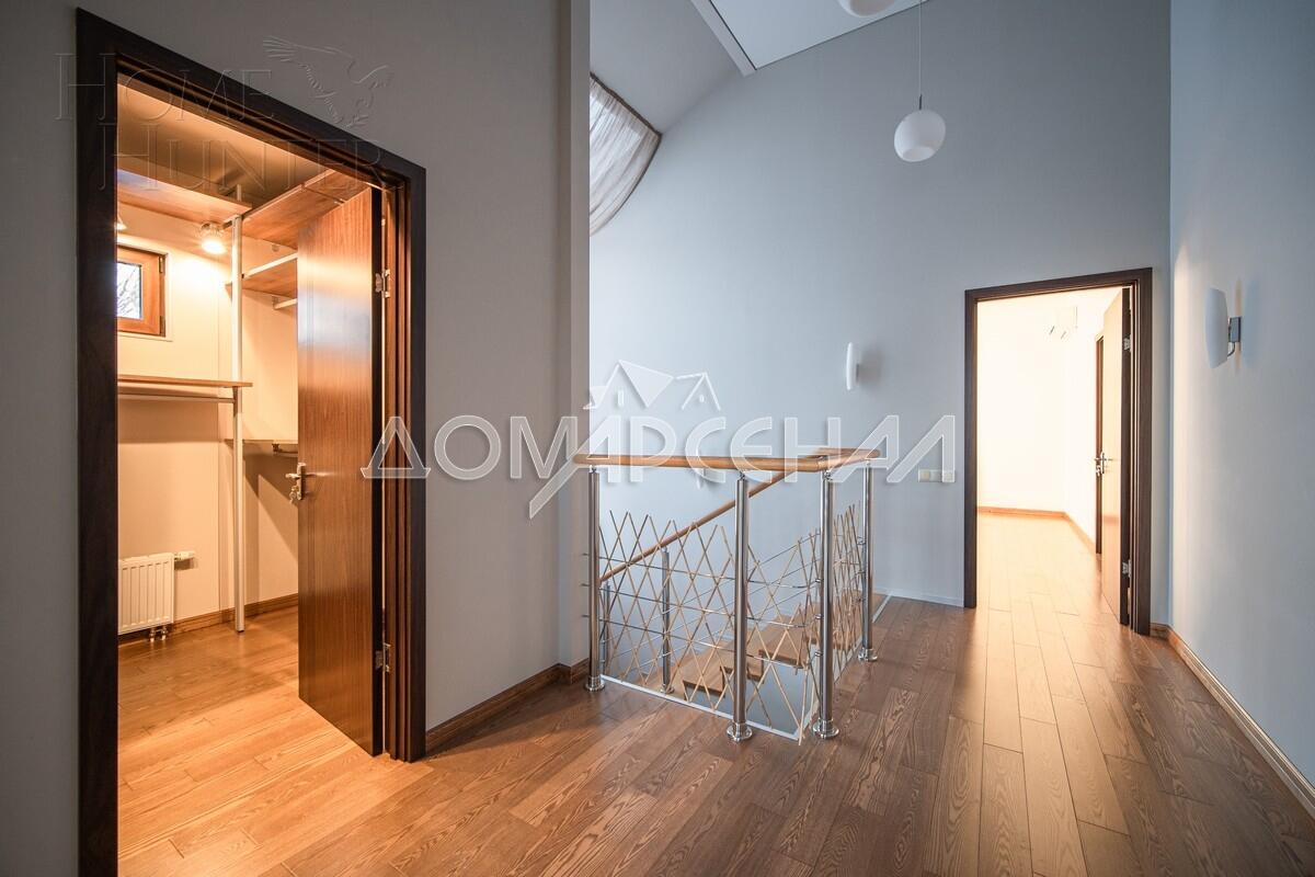 2-этажный коттедж 240 м² с отделкой