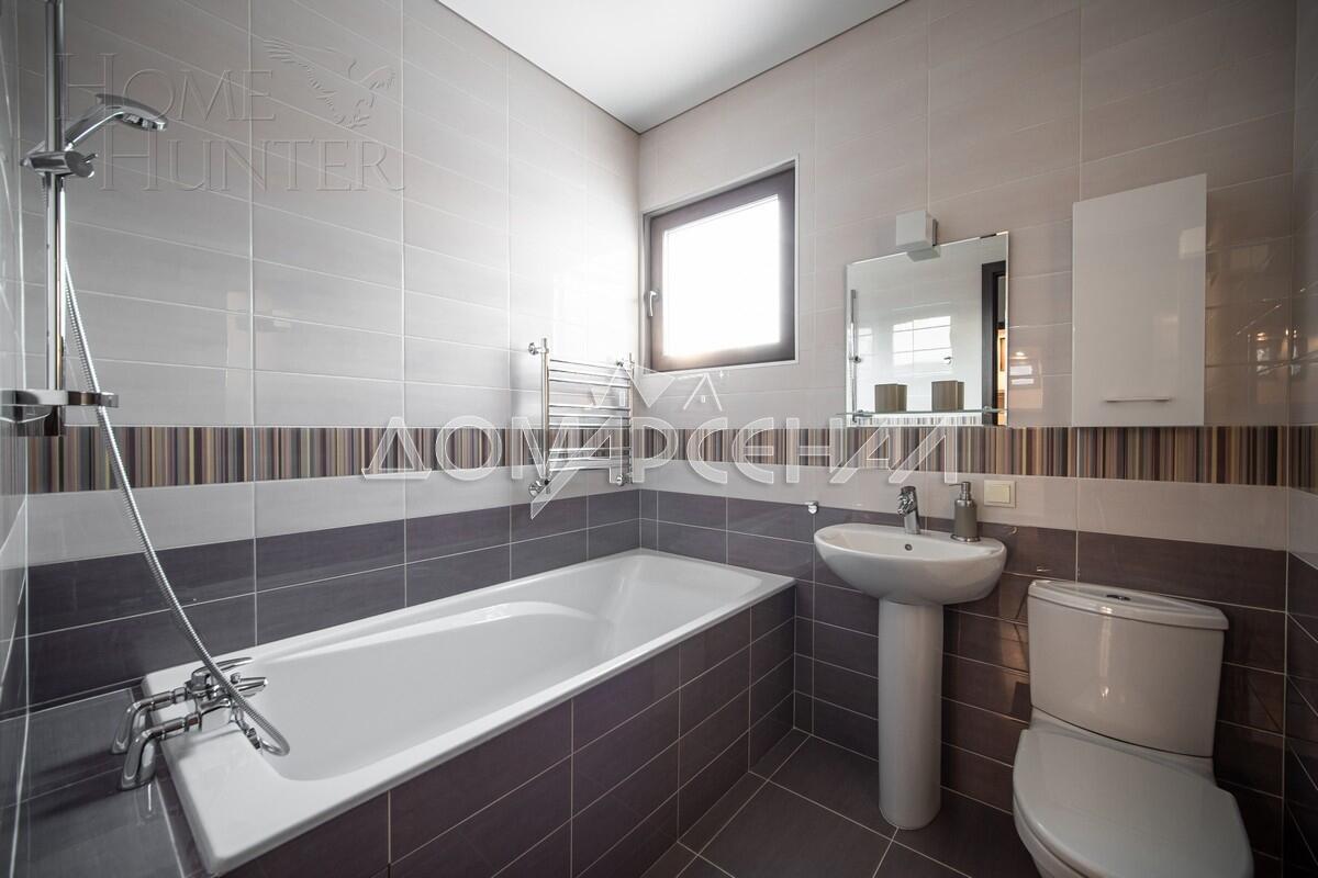 2-этажный коттедж 240 м² с отделкой